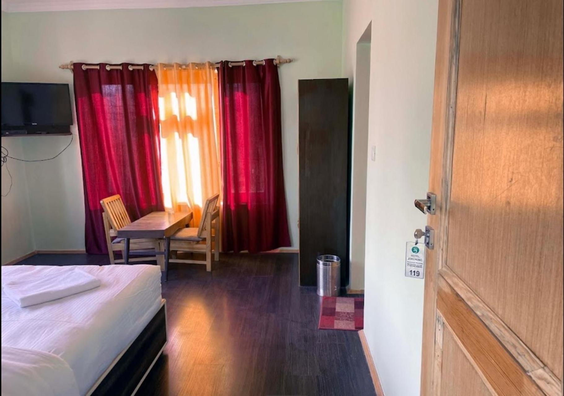 Tih Hotel Jorchung Leh Bagian luar foto