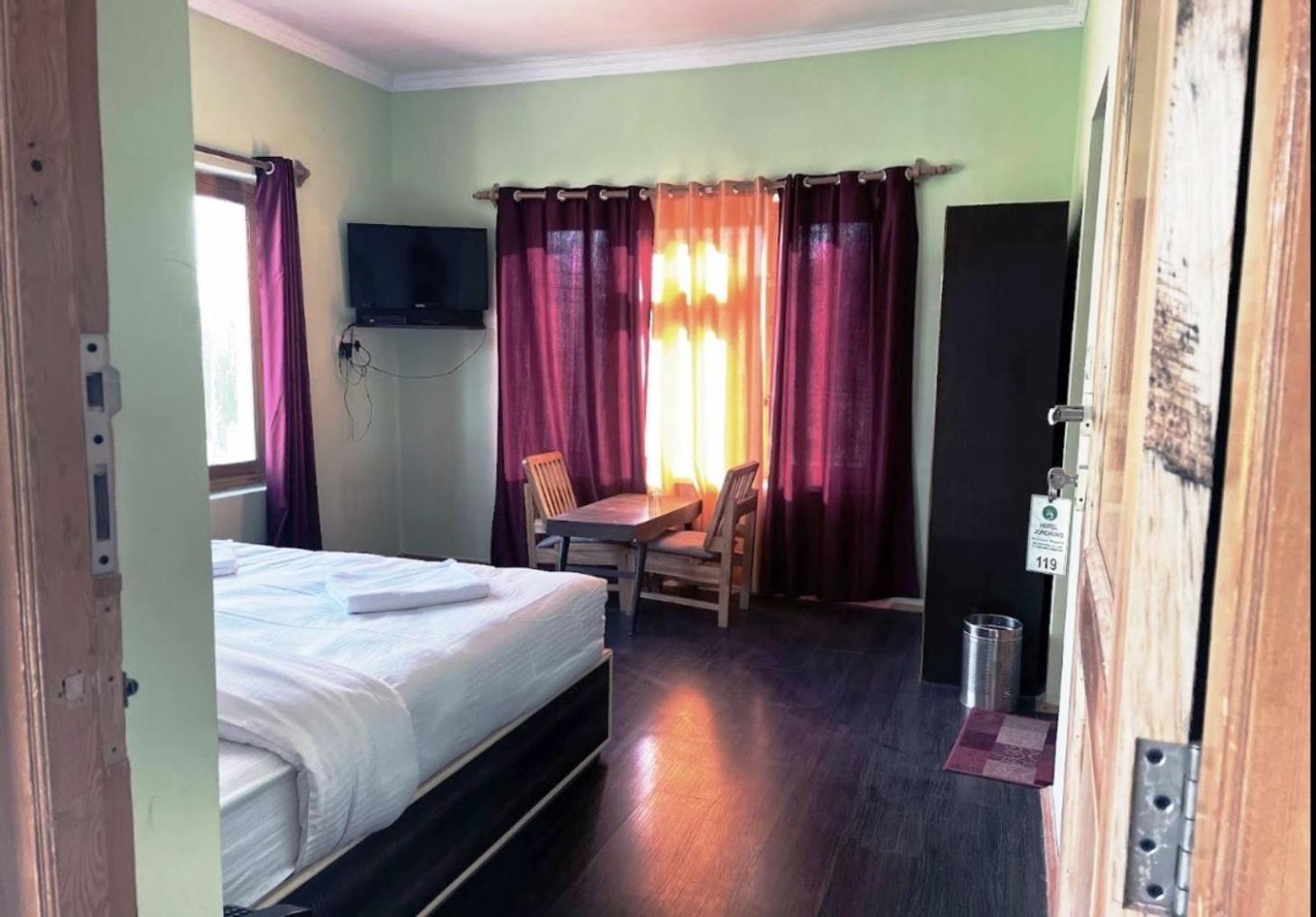 Tih Hotel Jorchung Leh Bagian luar foto